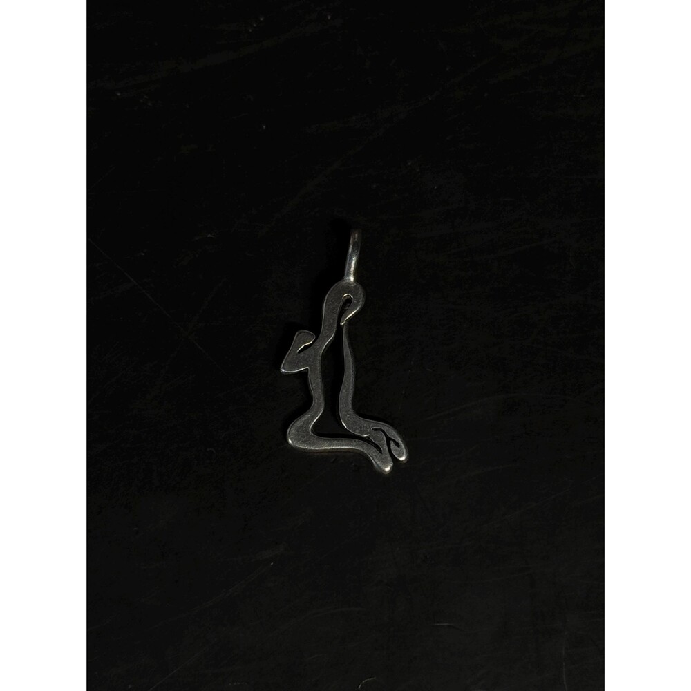 Remember Me Sterling Silver Praying Figure Pendant Charm - Picture 5 of 12
